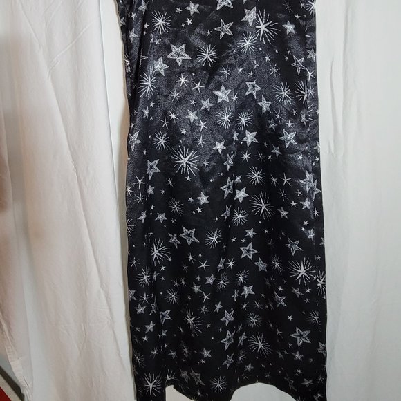 NWT BEAUTIFUL SILKY Black Starred Nightgown - S, L, or XL - Picture 10 of 10